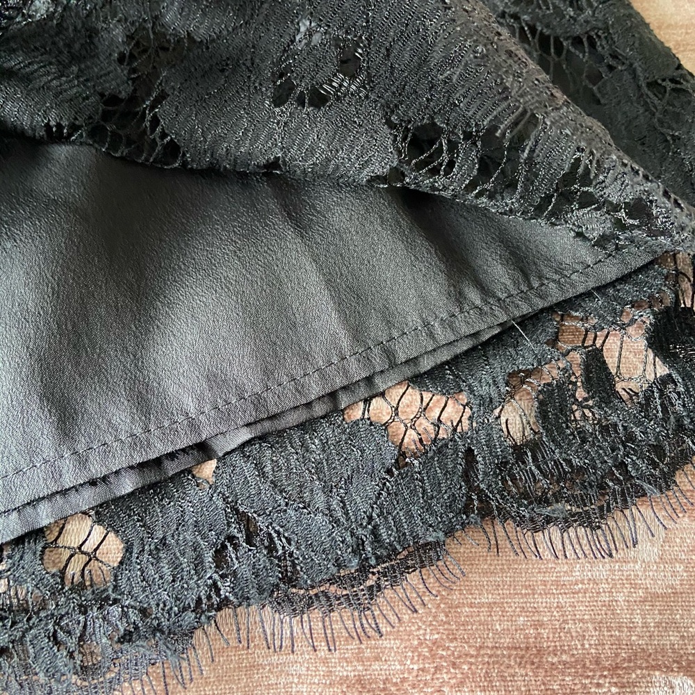BACKLESS LACE DRESS - Picture 9 of 14
